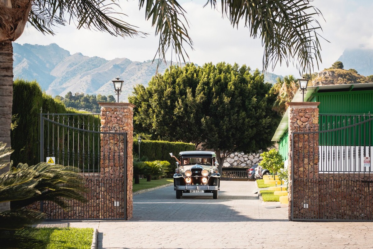 Bride entrance on a antique car